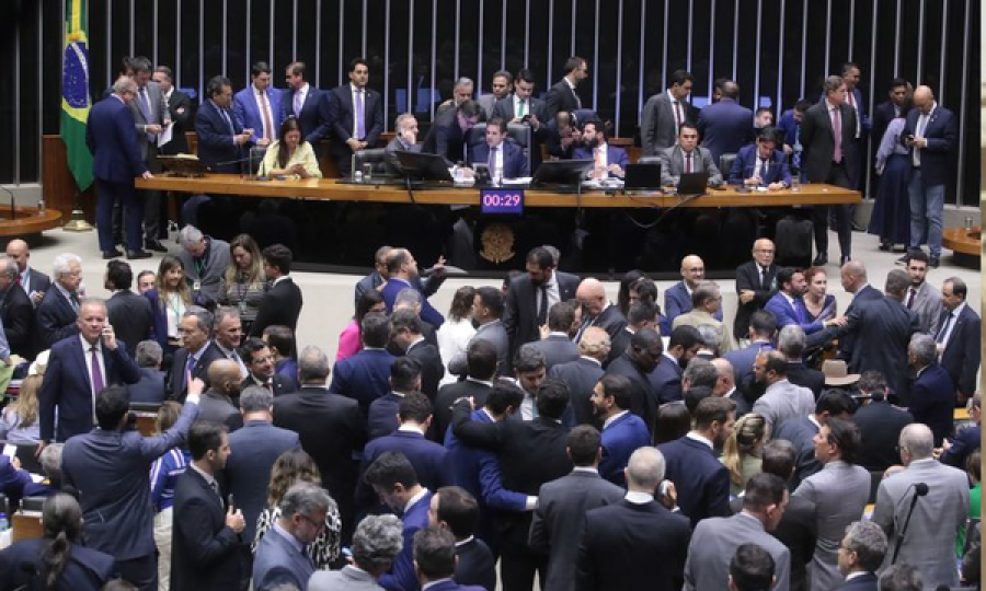 Câmara amplia número de deputados federais de 513 para 531