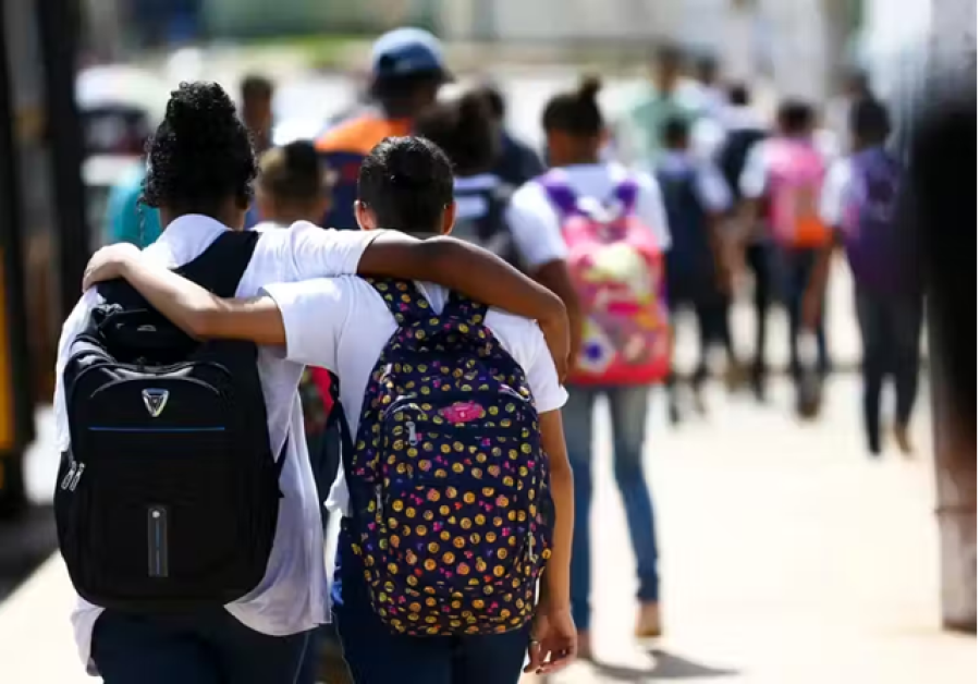 Relacionamentos dão mais felicidade que dinheiro,
