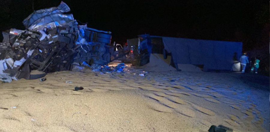 Colisão entre carretas deixa um morto na BR-376  