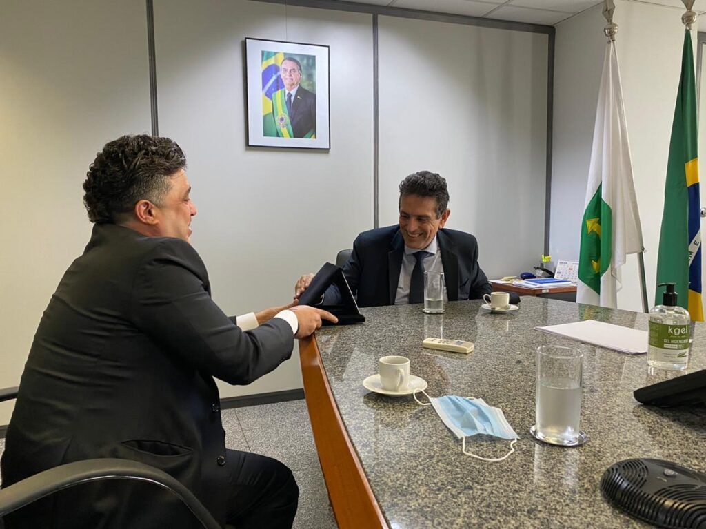 Diretor do MTE homenageado por entidade investigada pede demissão
