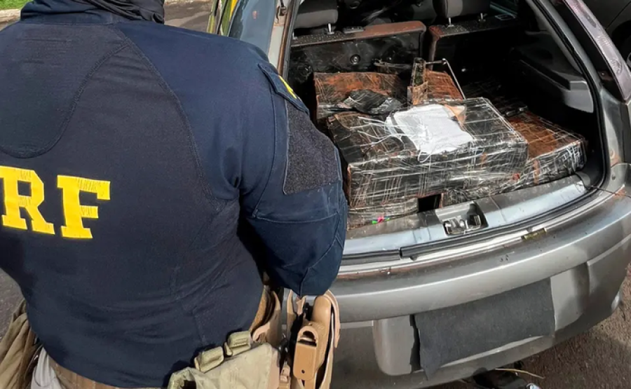 Menor é flagrado com 120 kg de maconha 