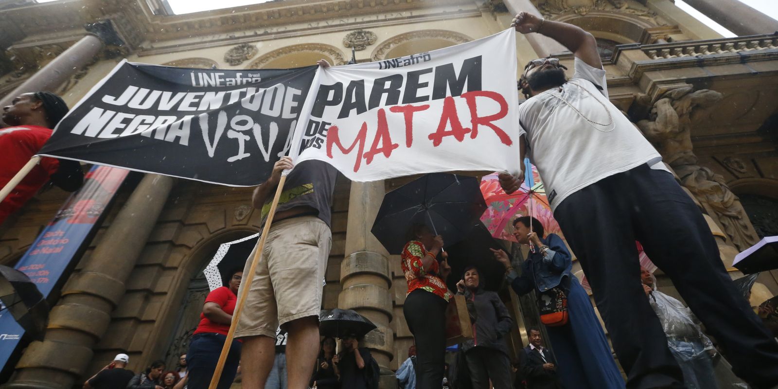 Risco de negro ser vítima de homicídio é 2,7 vezes maior 