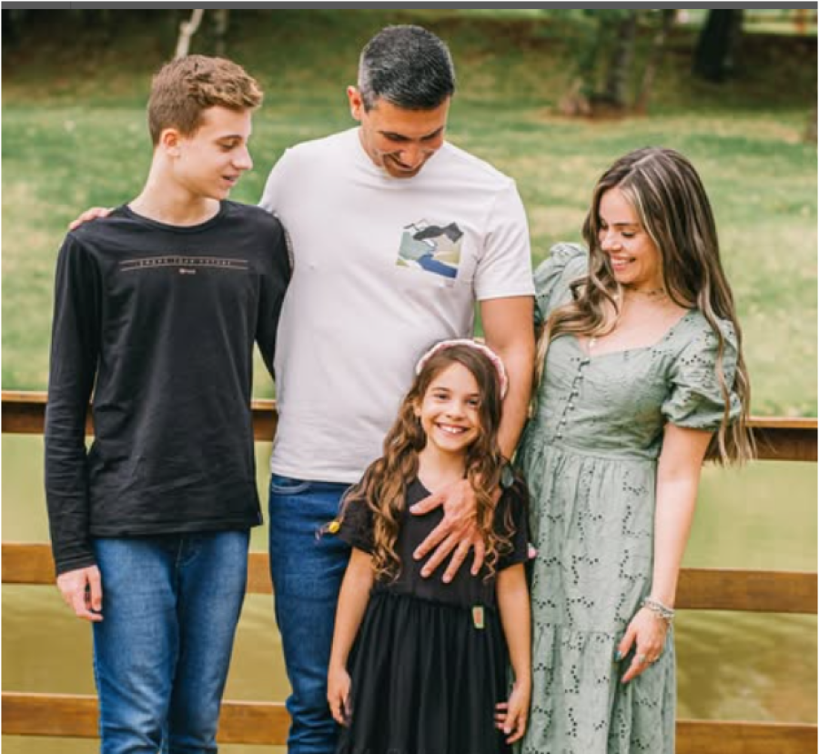 Mãe de vítimas de acidente se despede dos filhos.