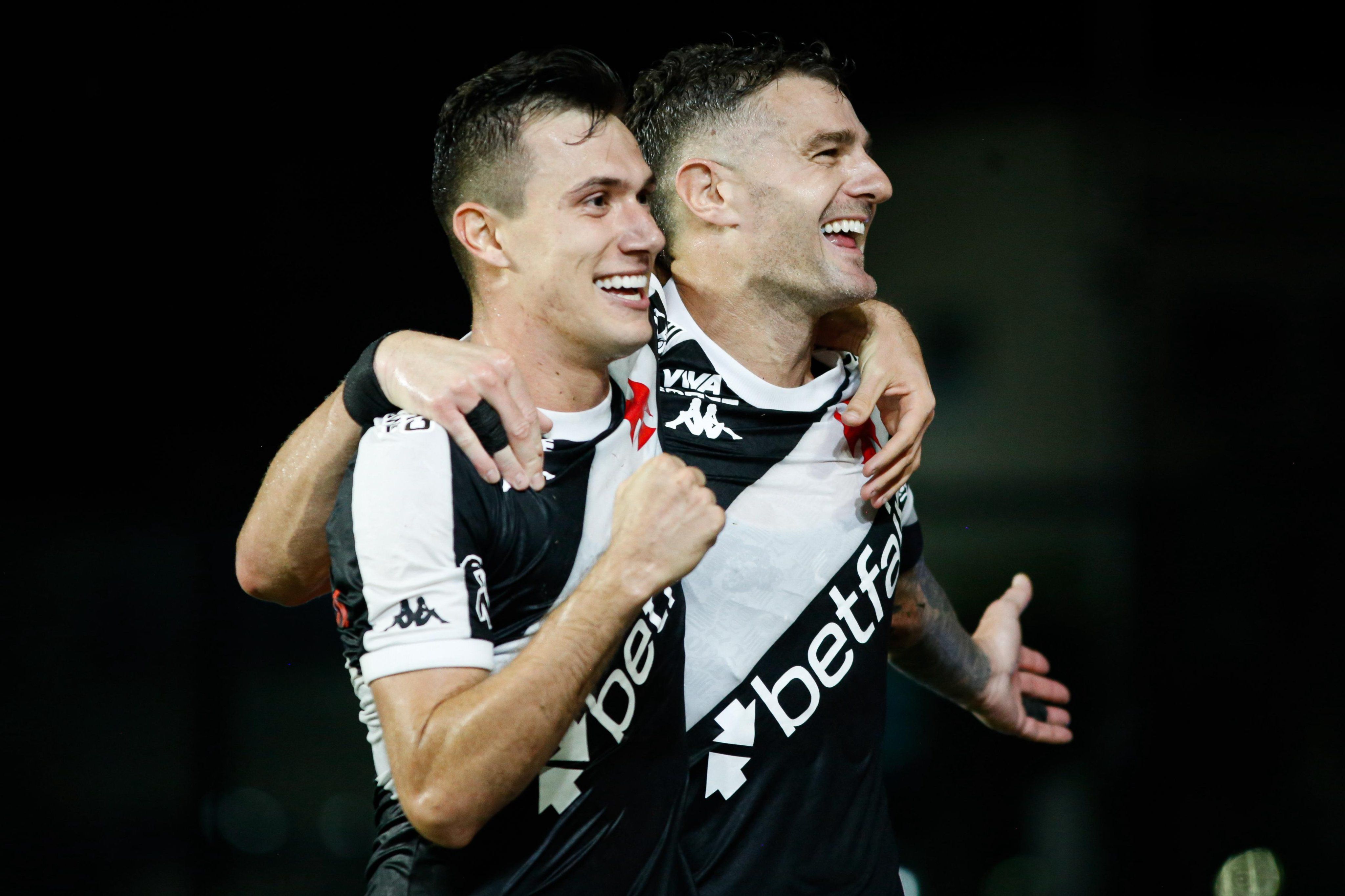 Vasco vence Fortaleza e deixa zona de rebaixamento do Brasileiro