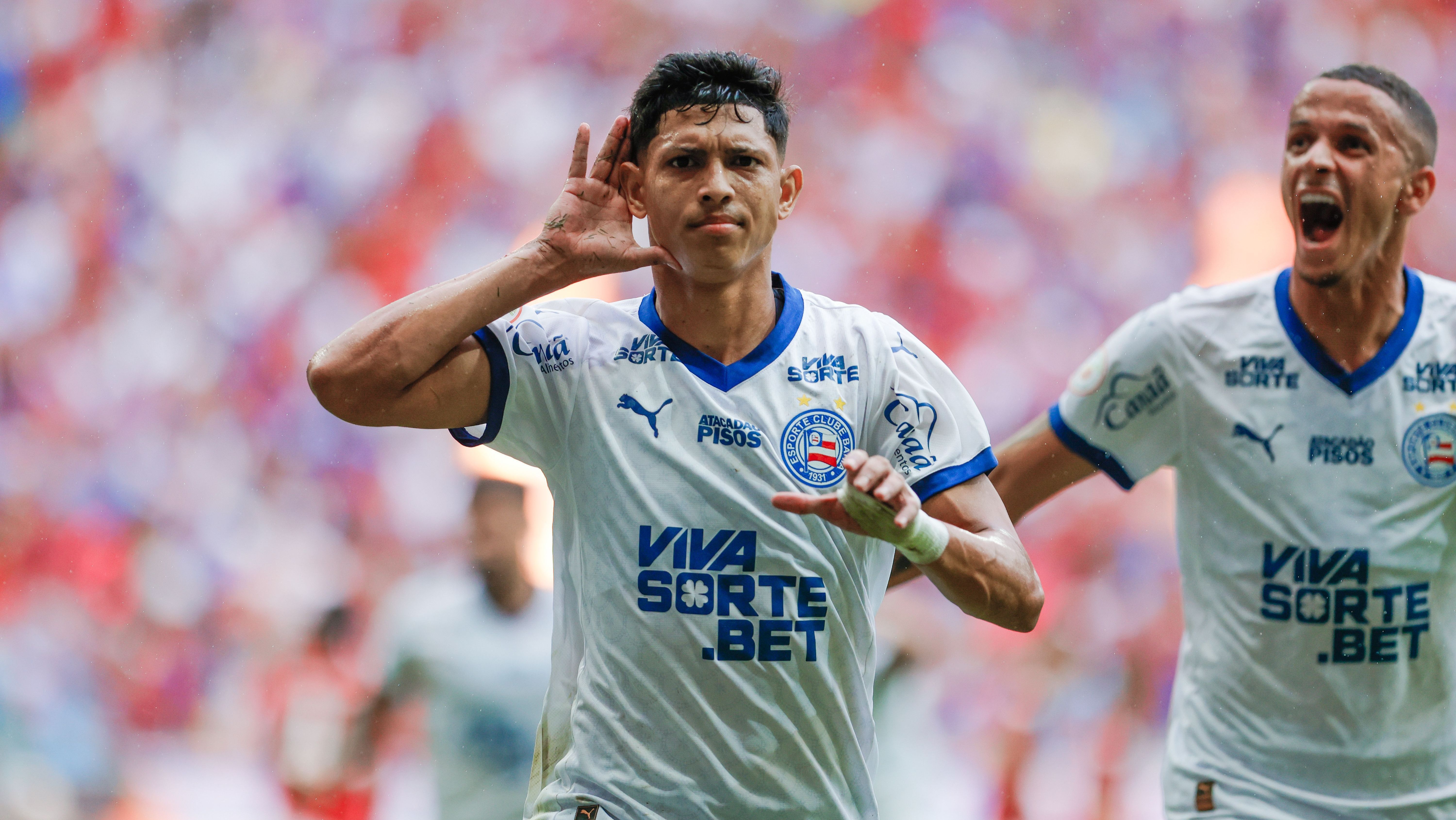 Bahia vence Vitória no Brasileiro com um a menos desde o início