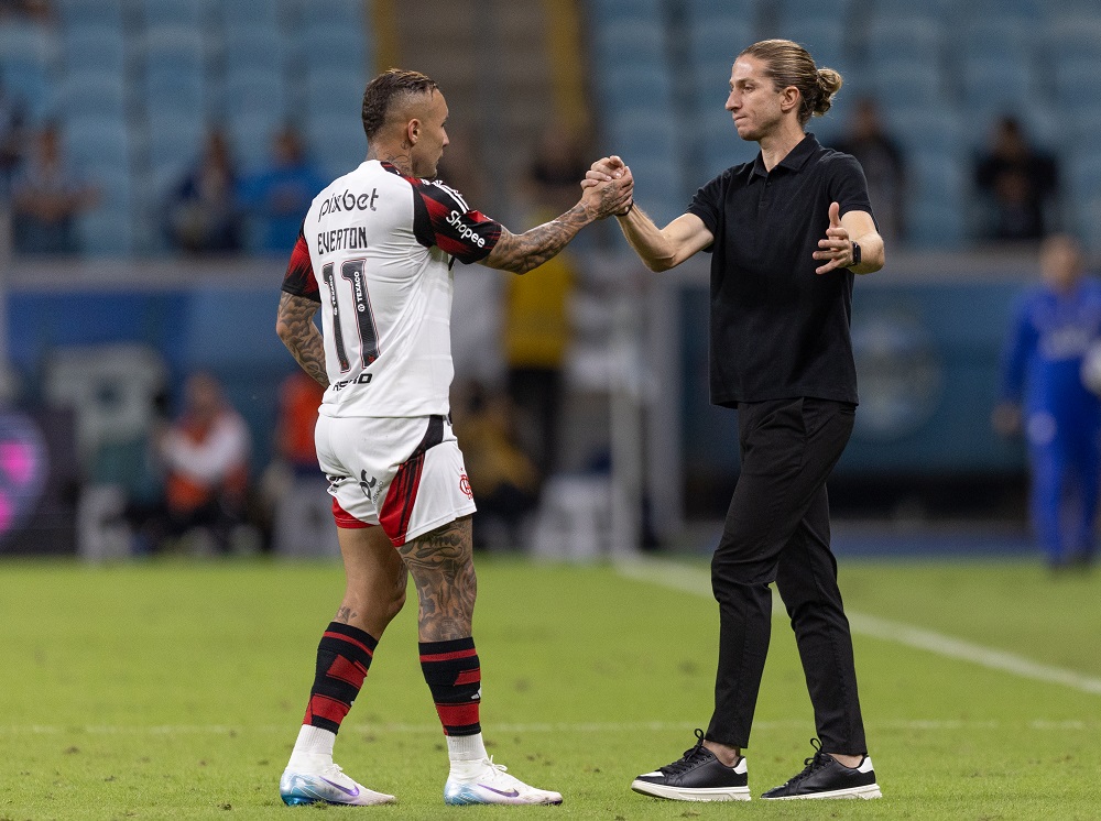 Filipe Luís projeta confronto contra o Chelsea: ‘Europeus têm qualidade imensa’