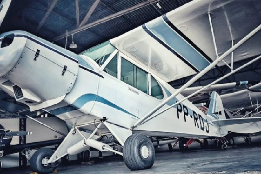 Queda de avião deixa 2 mortos