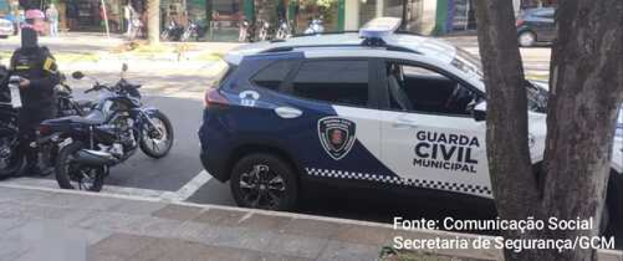 Moto irregular é apreendida após tentativa de fuga
