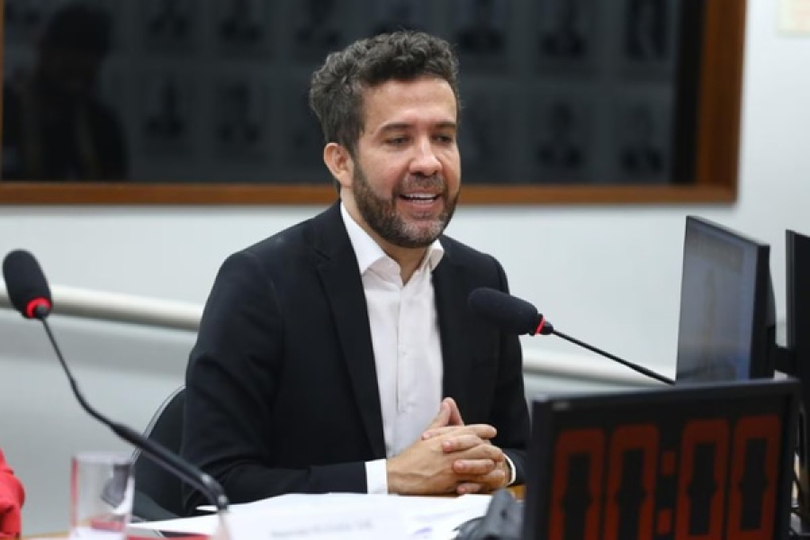 Conselho de Ética suspende mandato de Janones.