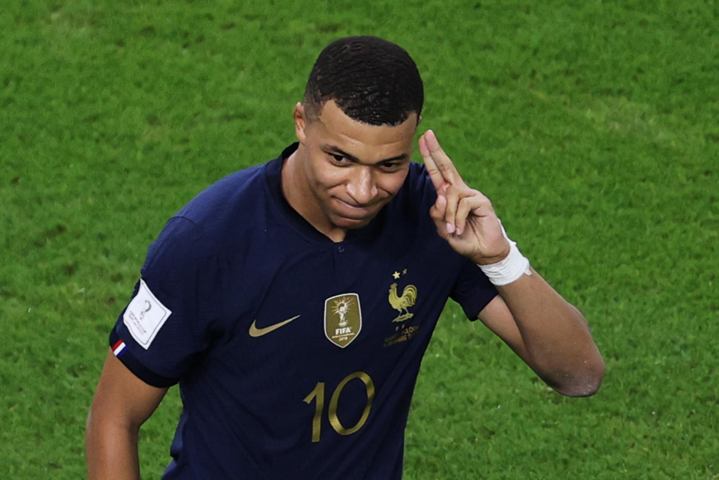 Prêmio milionário doado por Kylian Mbappé para policiais é alvo de investigação na França