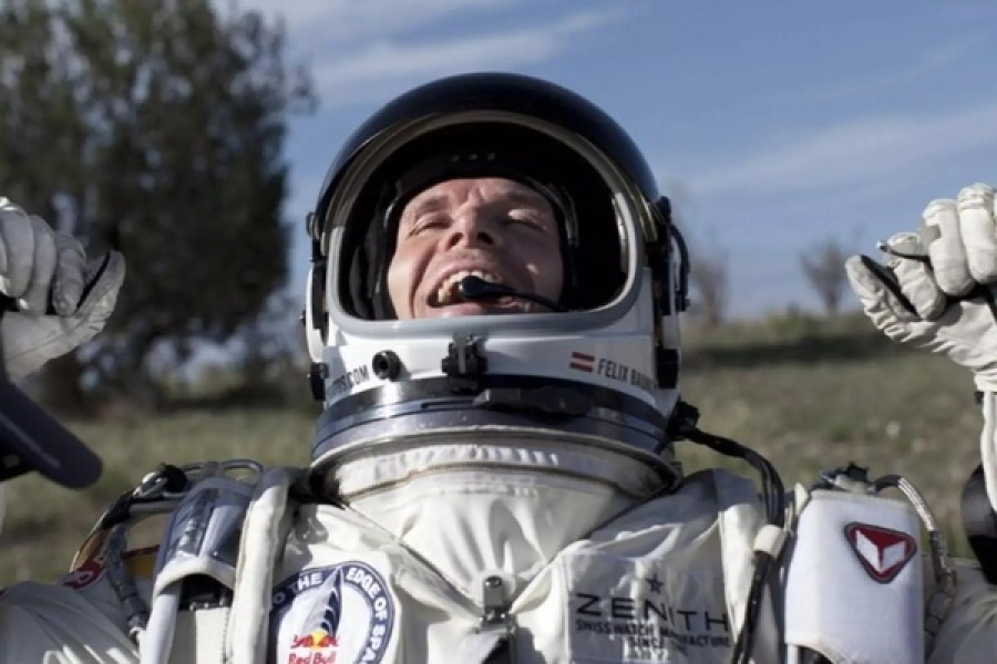 Morre o paraquedista que saltou da estratosfera
