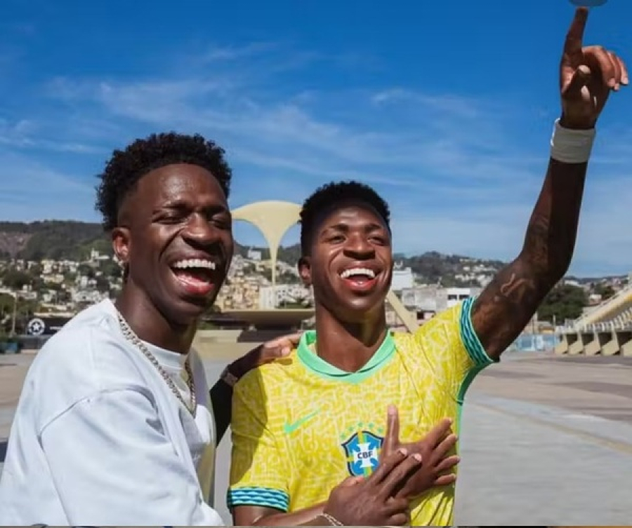 Vini Jr é imortalizado com estátua de cera