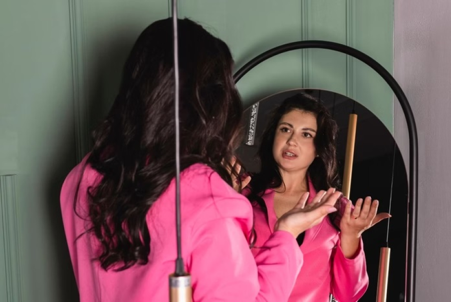 O que significa quando uma pessoa fala sozinha??