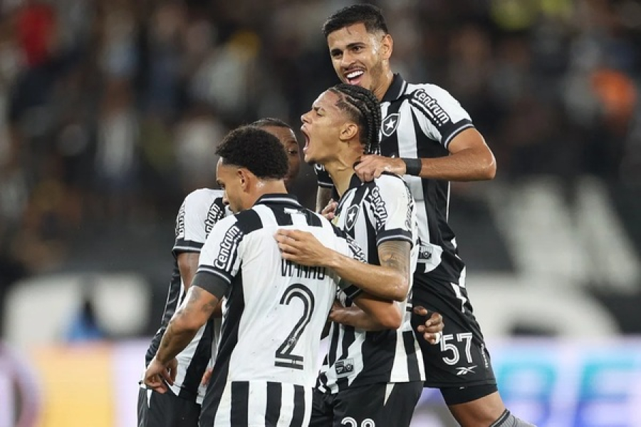 Botafogo goleia o Red Bull Bragantino em casa