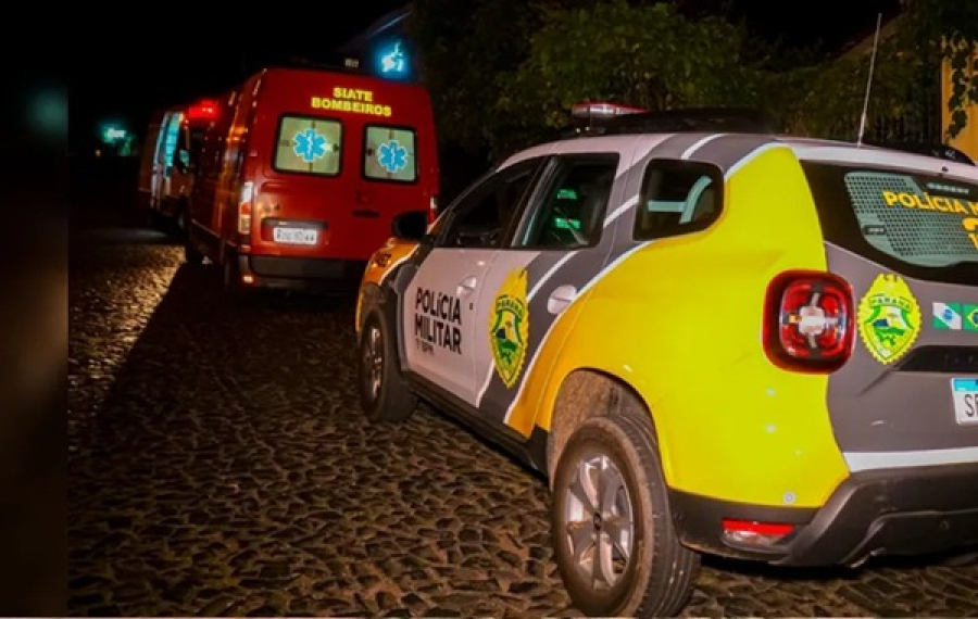 Homem arranca alargador com os dentes